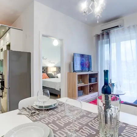 Melki Apartment Split