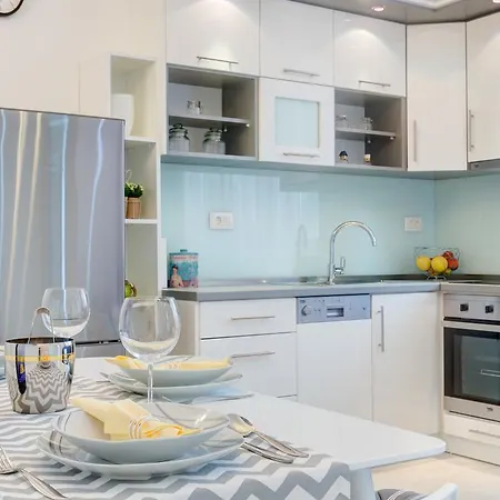 Melki Apartment Split