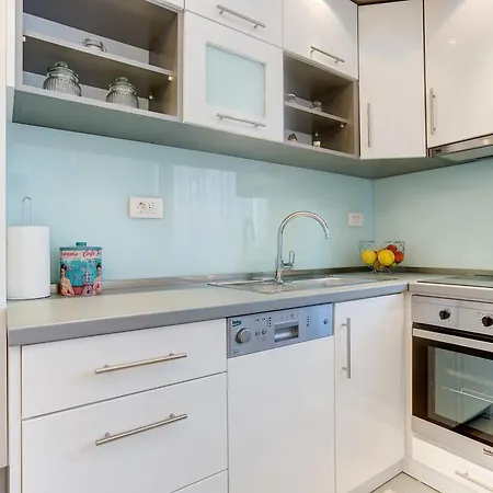 Melki Apartment Split