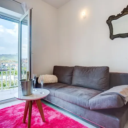 Apartament Melki